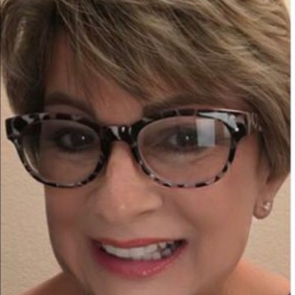 Meet your Posher, Debra